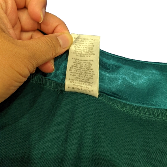 3/$15 NWOT Teal Jewel-tone Satin Tie Drapey Tunic with Jewel Buttons 1X - Picture 6 of 7